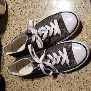 Navig8 like now condition (converse type) tennis shoe sz 8.5 grey and white